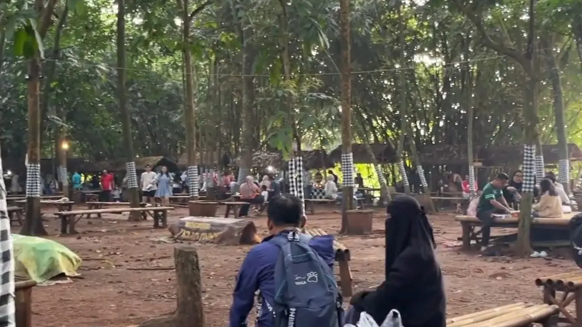 Suasana di Pasar Sasagaran Purwakarta (YouTube Jalan Jalan ID)