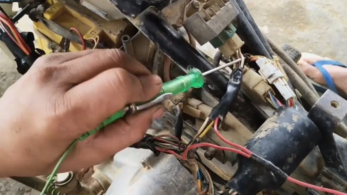 Perbaikan motor mogok (YouTube Montir pemula)