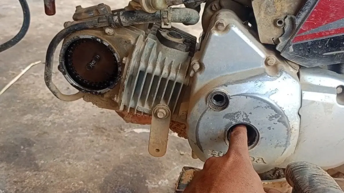 Perbaikan rantai keteng motor (YouTube Pelosok Garage)