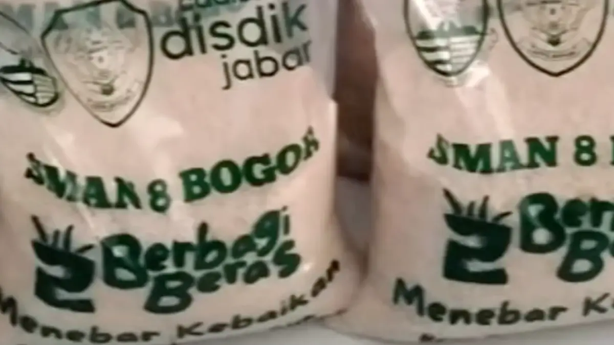 Bantuan beras yang dibagikan SMAN 8 Kota Bogor. Foto: Instagram