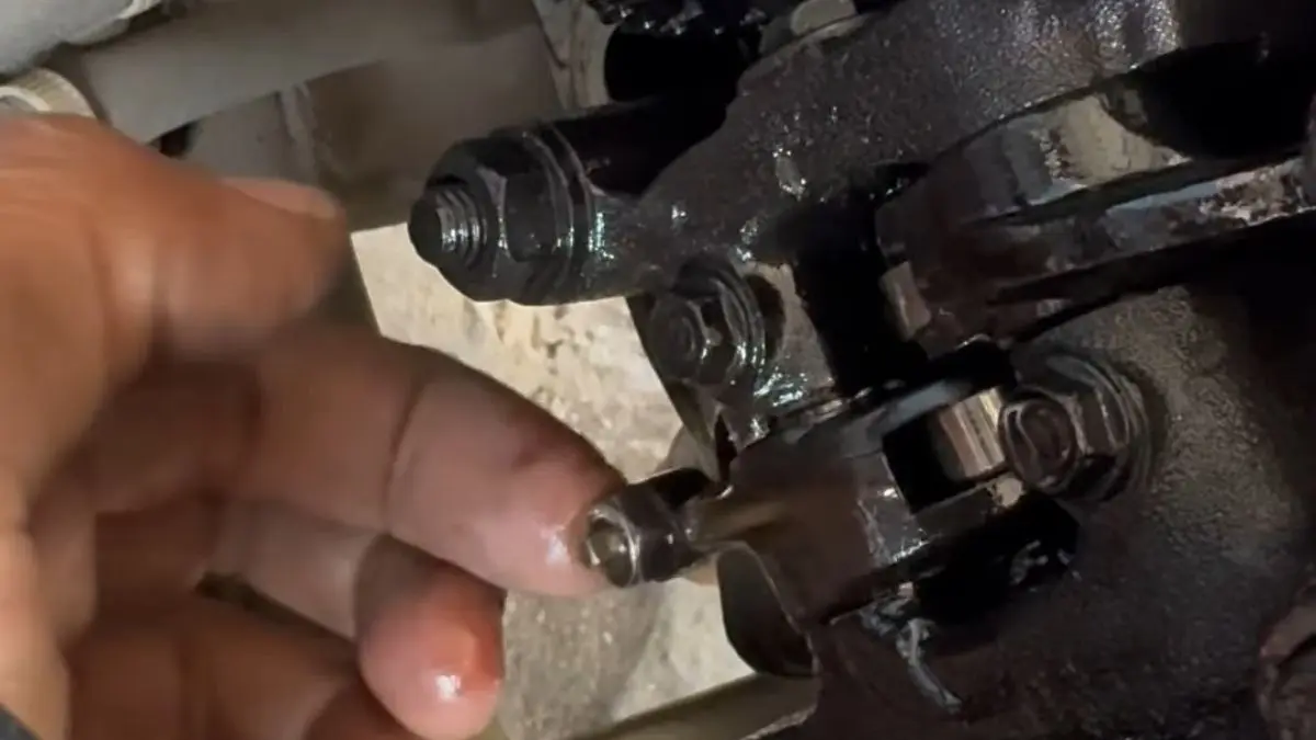 Pelatuk klep Vario 125 yang sudah aus (YouTube Yunus motor)