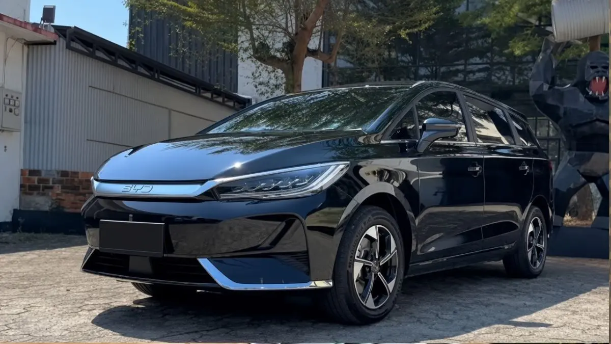 Mobil listrik BYD M6 (YouTube Ridwan Hanif)