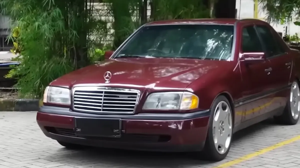 Mobil Mercedes-Benz W202 (YouTube Wahyu Ekoo)
