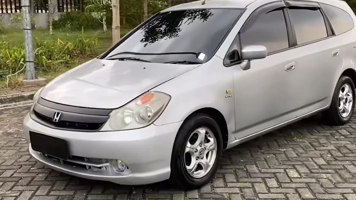 Mobil Honda Stream (YouTube Wahyu Ekoo)