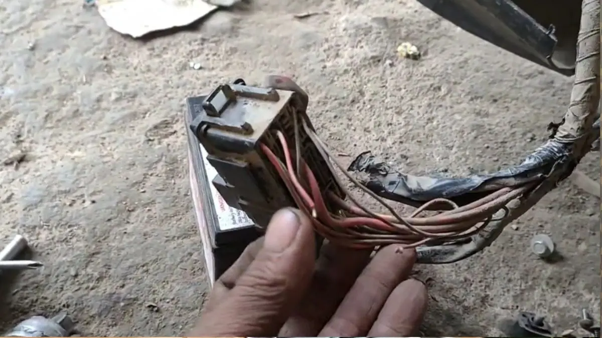 Perbaikan sistem kelistrikan pada Vario techno yang tidak bisa distarter (YouTube Mulya motor)