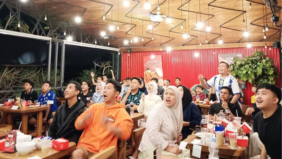 Ilustrasi Bobotoh mengadakan nobar Persib Bandung (persib.co.id)