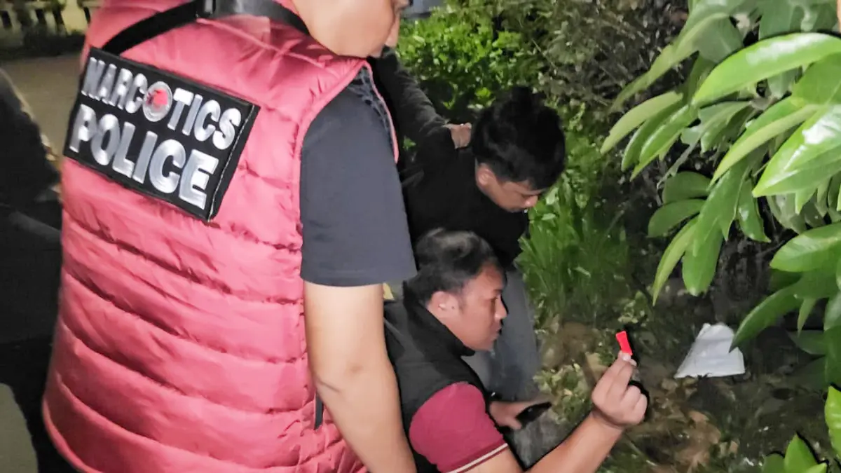 Satnarkoba Polresta Bogor Kota mendapati sabu yang disimpan di pot bunga. (Dok. Satnarkoba Polresta Bogor Kota)