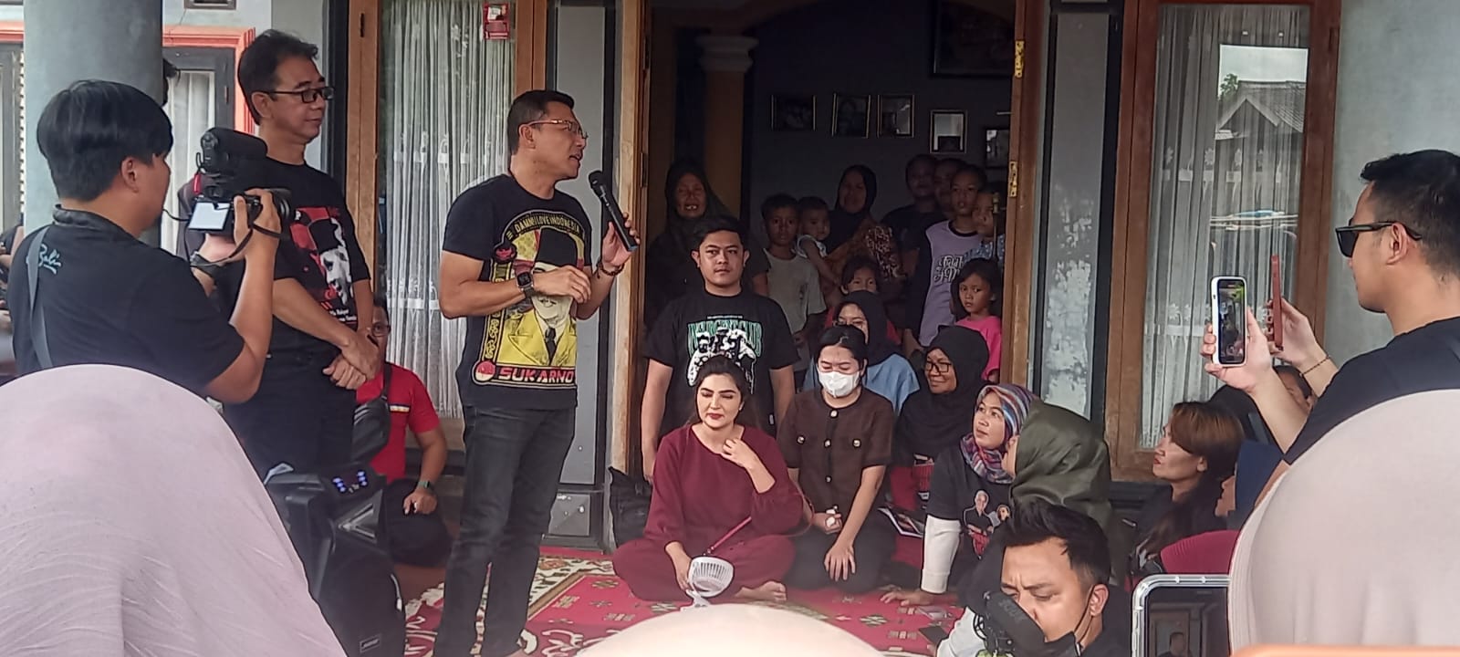 Ashanty turun langsung dampingi sang suami Anang Hermansyah Caleg DRP RI dapil Jabar V Kabupaten Bogor, blusukan di wilayah Kecamatan Gunung Sindur.