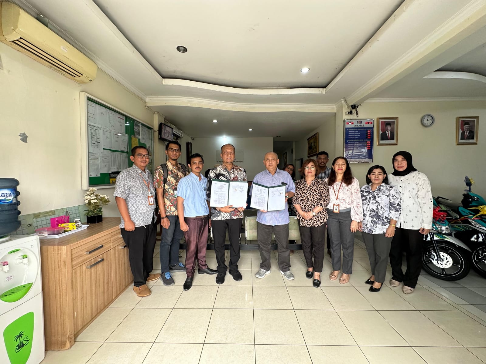 BPJS Ketenagakerjaan Kantor Cabang Bogor Cileungsi, melakukan kegiatan penandatanganan PKS (perjanjian kerjasama) dengan PT BPR NBP 2 Kamis (11/1/2024).﻿