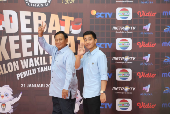 Capres Prabowo Subianto dan Cawapres Gibran Rakabuming Raka di debat keempat Pilpres 2024. (Sumber: Jawapos.com)