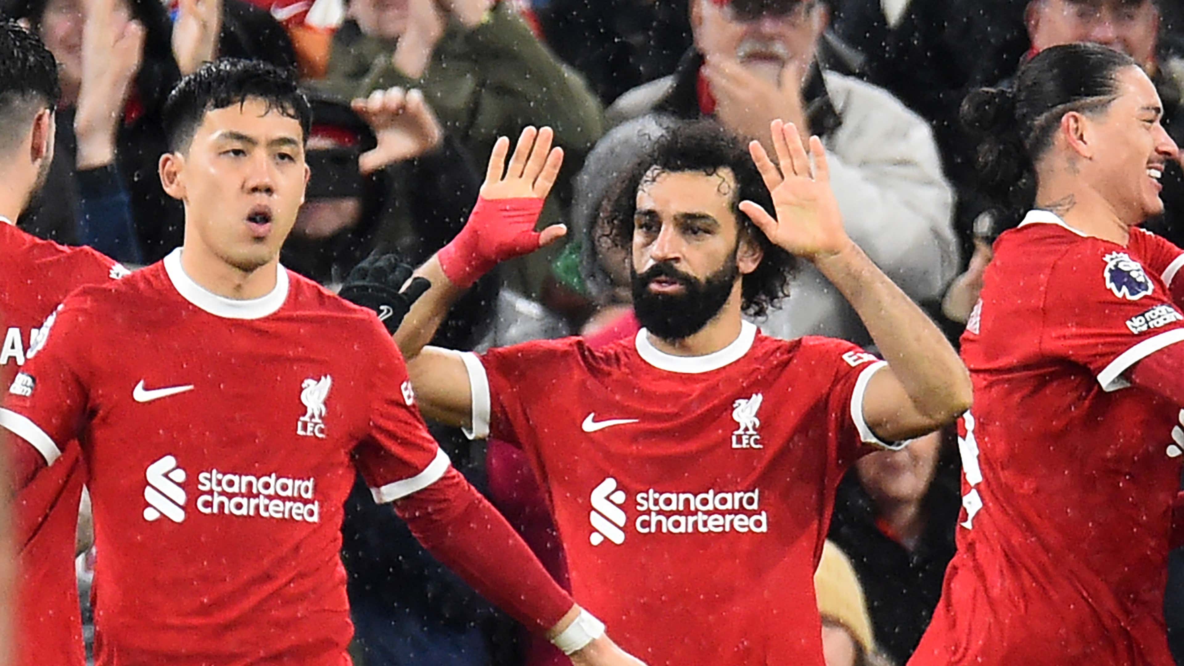 Mohamed Salah (tengah) membawa Liverpool mengalahkan Newcastle United. (Getty Images)