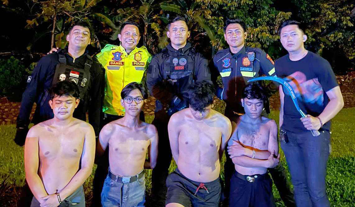 Polisi menangkap lima orang diduga anggota gangster di Putaran Adipura dekat Lampu Merah Terminal Baranangsiang, Kecamatan Bogor Timur, 01.00 WIB Kamis (11/1/2024).