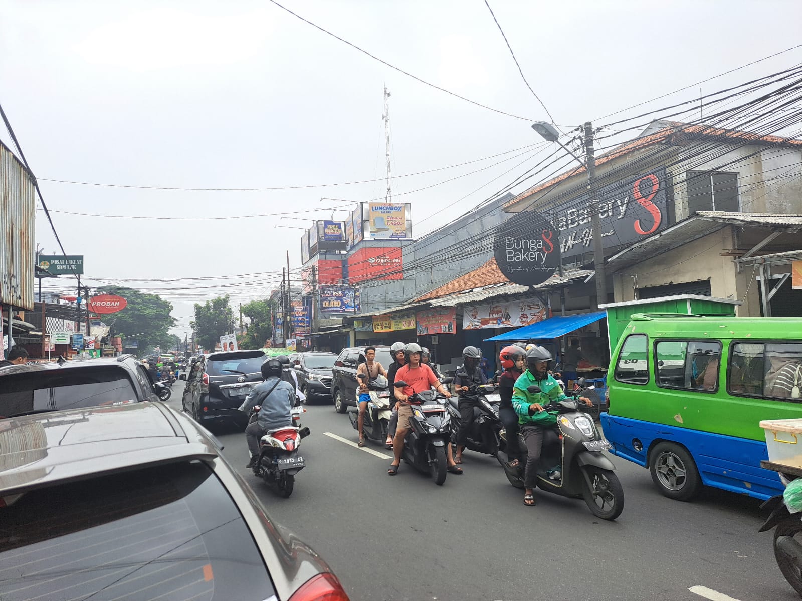 Suasana lalu lintas di Jalan Gunung Batu. REKA/RADAR BOGOR