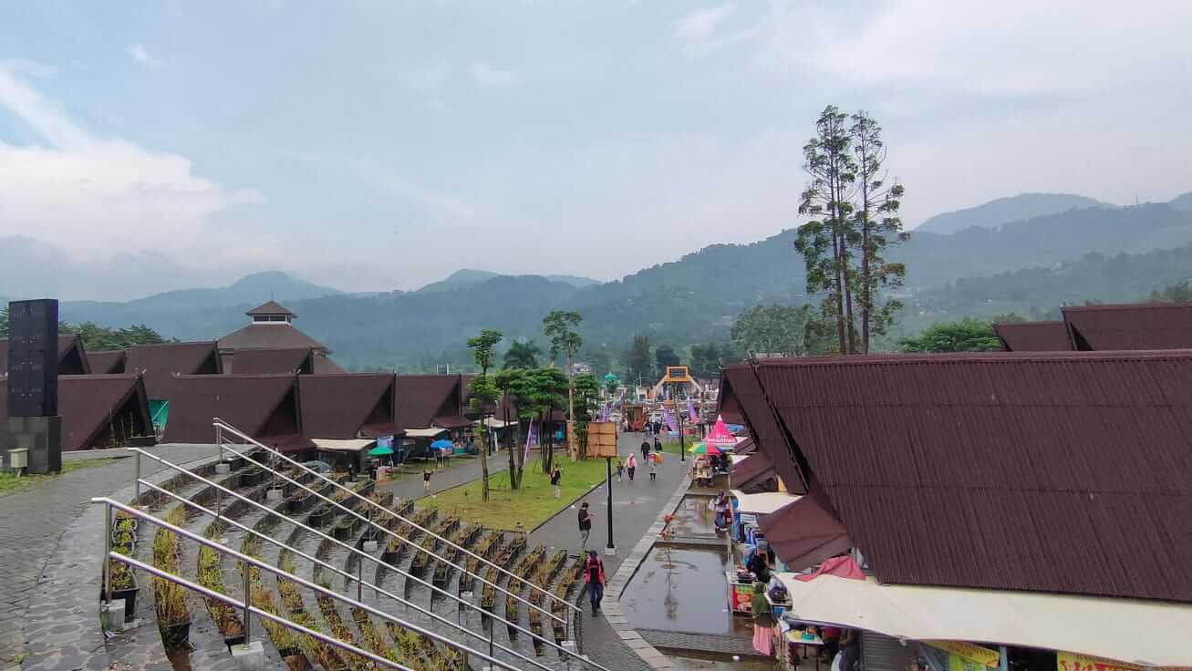 Suasana Rest Area Gunung Mas Puncak. ARIFAL/RADAR BOGOR