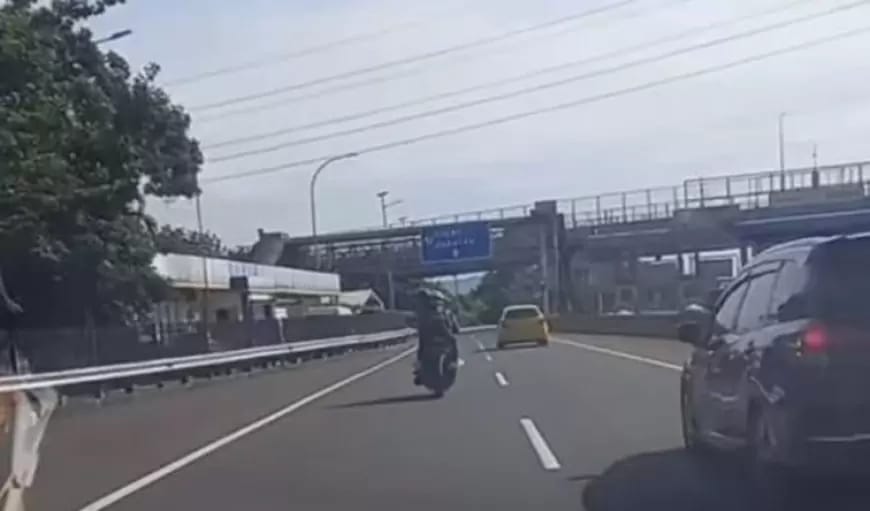 Pengendara Motor Malah Masuk Tol Jagorawi ke Arah Puncak