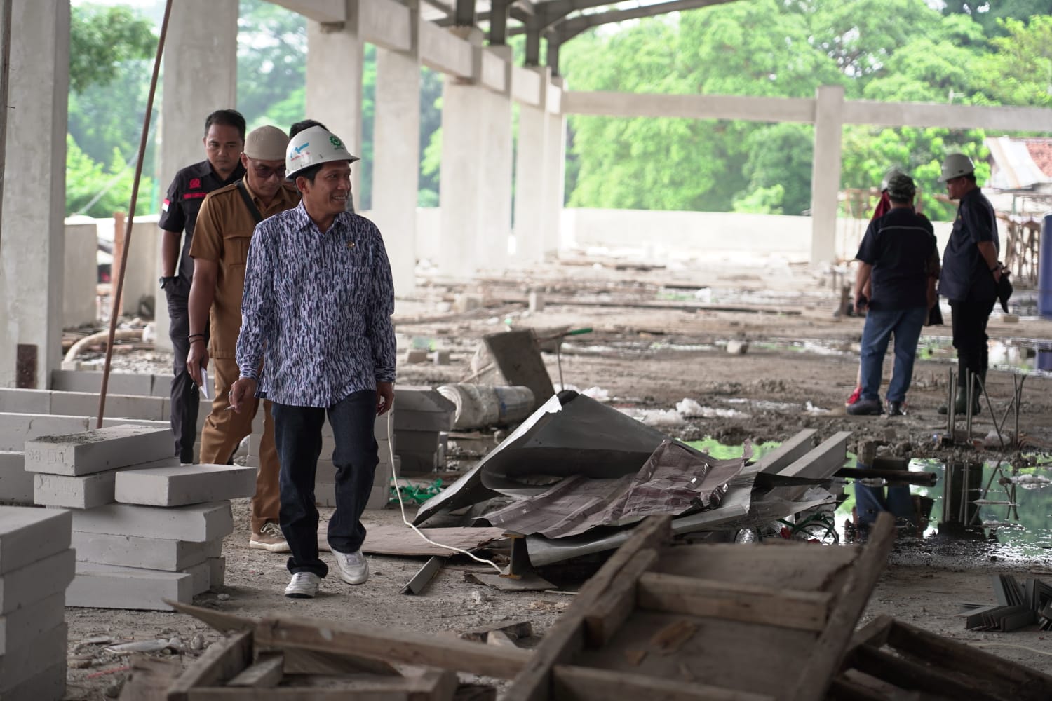 Komisi III DPRD Kota Bogor saat melakukan sidak ke pembangunan Pasar Jambu Dua Bogor, Rabu (31/1/2024).