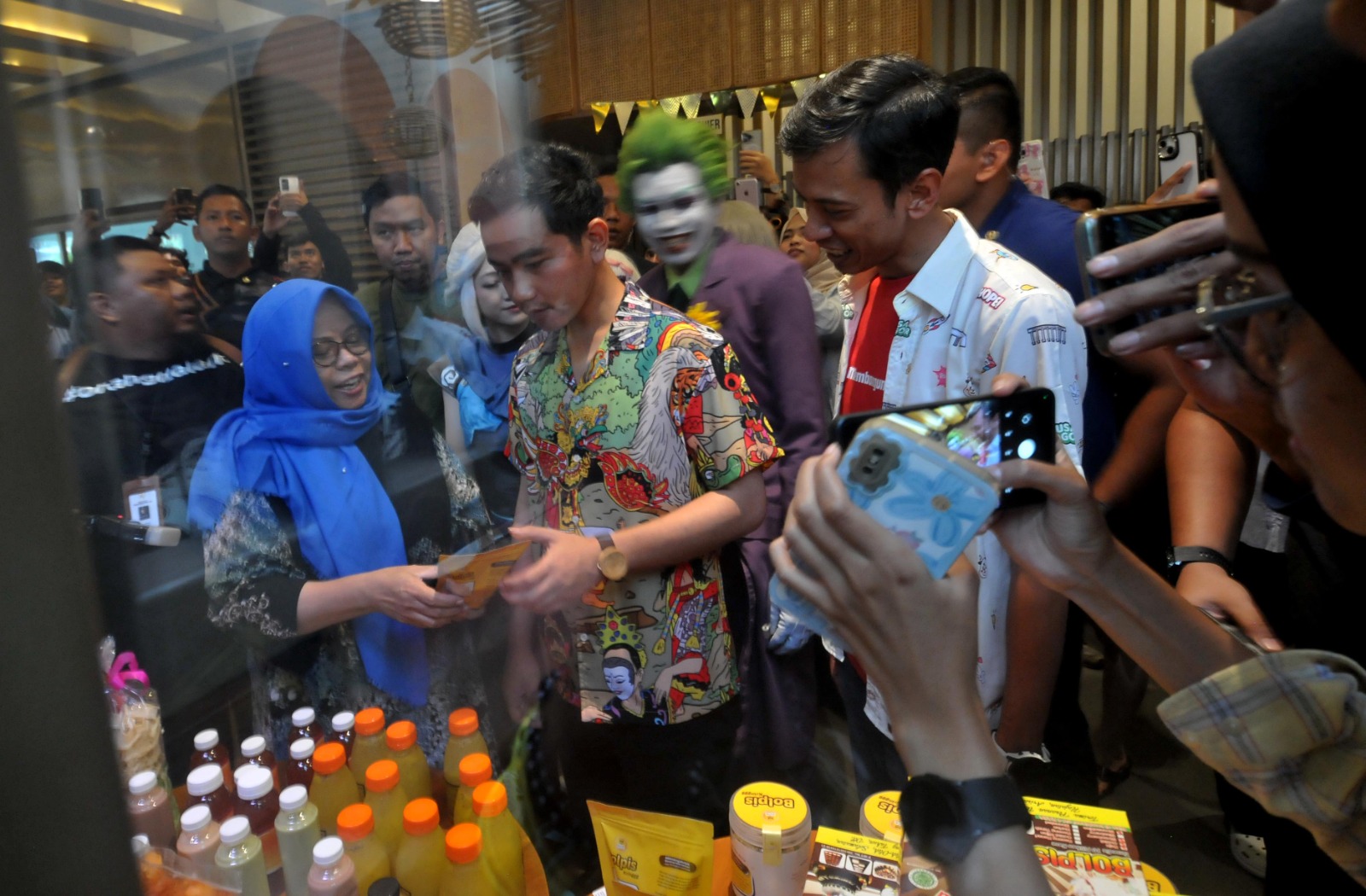 Cawapres Gibran saat kampanye di Bogor yang juga sempat singgung keputusan Mahfud MD. Hendi/Radar Bogor