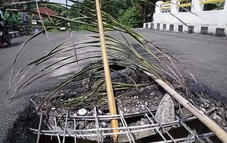 Kondisi terkini Jembatan Cidangder yang ambles Selasa (30/1/2023) malam.