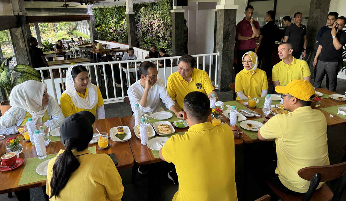 Presiden Jokowi Sarapan Bersama Airlangga Hartarto di Kebun Raya Bogor Jokowi dan Airlangga Akrab Saat Olahraga dan Sarapan Bareng di Kebun Raya Bogor