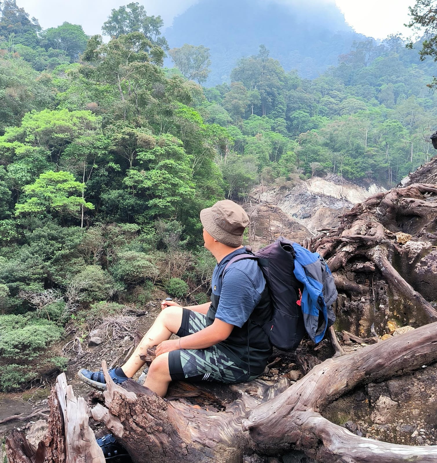 Trekking menakjubkan ke Kawah Ratu Gunung Salak Bogor. Foto Iwan