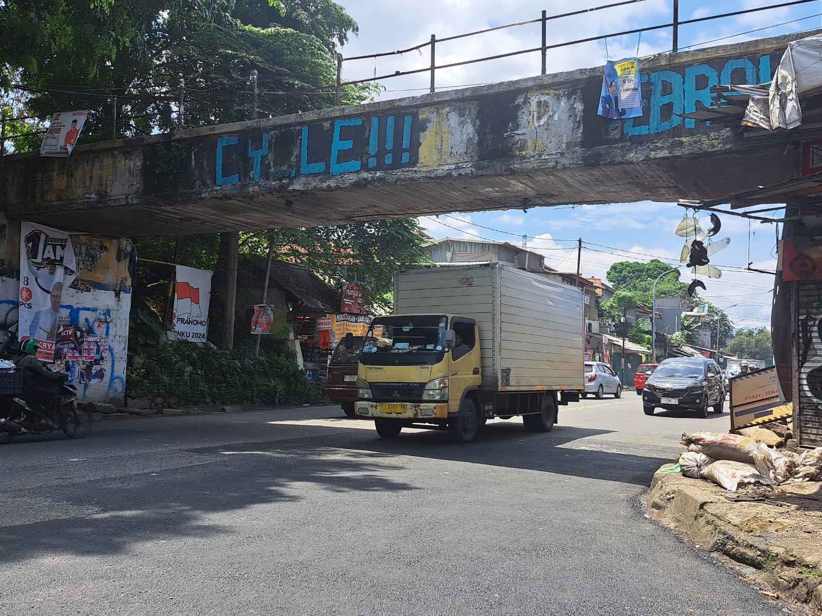 Kondisi Jalan Raya Bogor di bawah Jembatan Talang Air Kedung Halang yang kini sudah diaspal. REKA/RADAR BOGOR