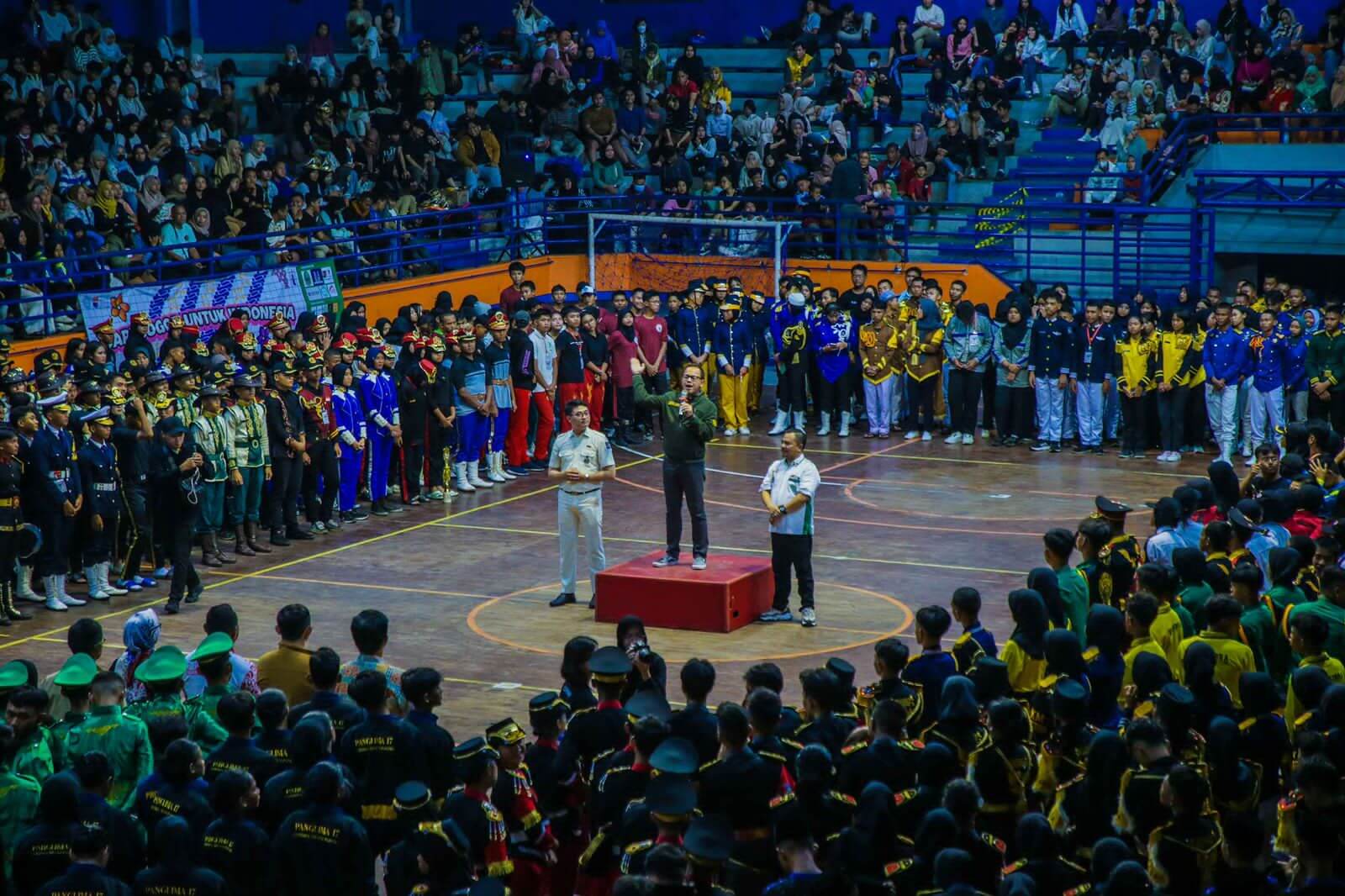 SDN Bangka 3 dan SMPN 13 Bogor berhasil menyabet predikat juara umum di Lomba Ketangkasan Baris Berbaris atau LKBB Bogor Championship.