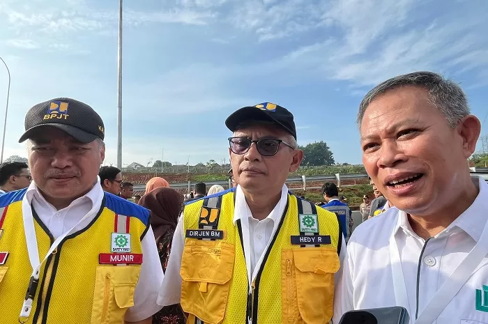 Direktur Utama LMAN Basuki Purwadi (kanan) saat ditemui usai peresmian Jalan Tol Pamulang - Cinere - Raya Bogor di Cinere, Jawa Barat, Senin (8/1). (Sumber: JawaPos.com)