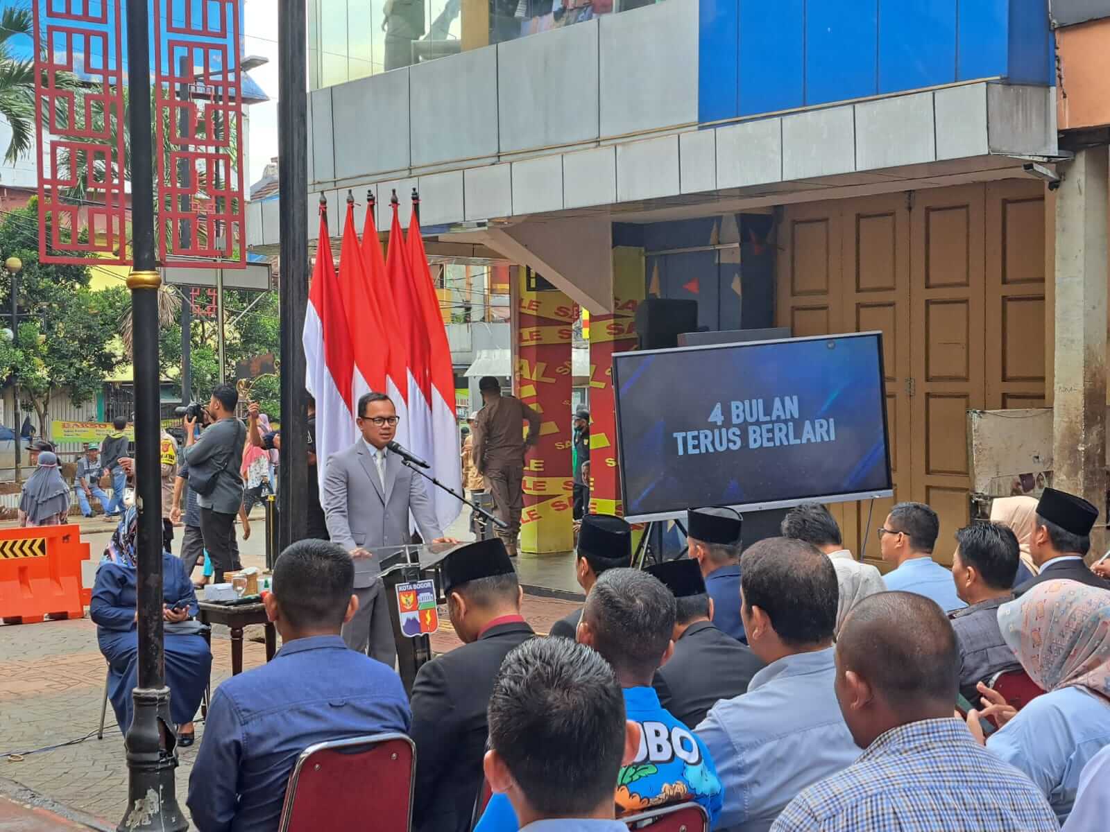 Wali Kota Bogor Bima Arya melantik puluhan pejabat eselon II hingga IV di lingkungan Pemerintah Kota (Pemkot) Bogor, pada Selasa (2/12/2023). DEDE/RADAR BOGOR