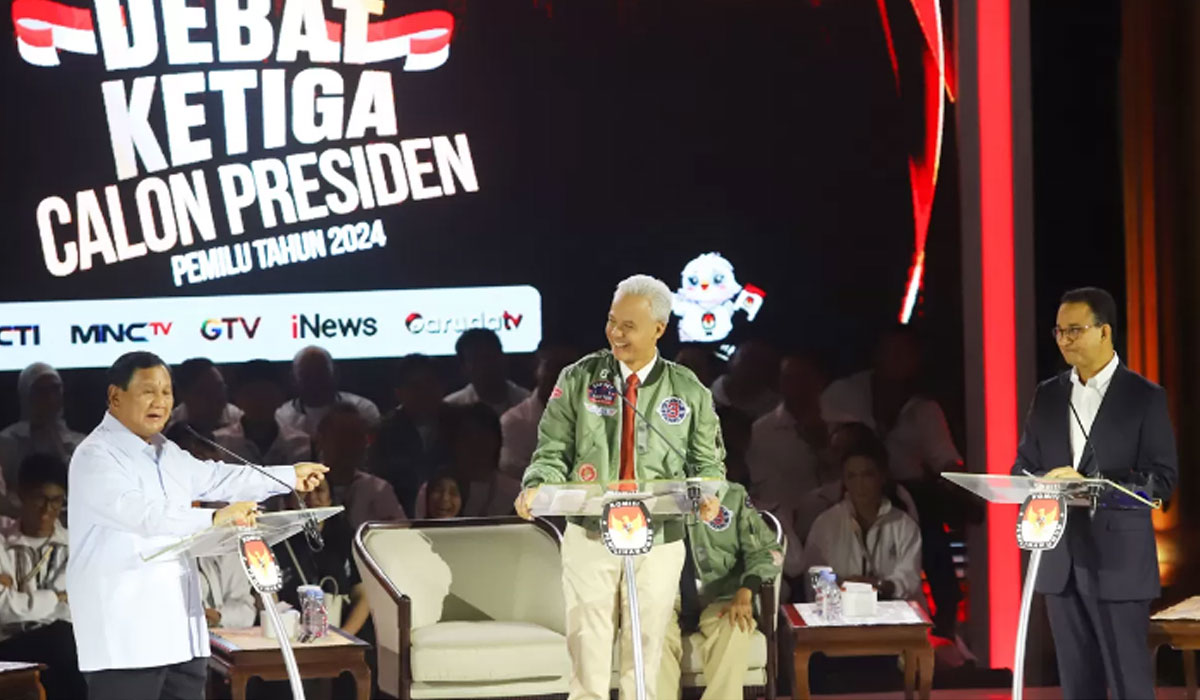 Jaket Bomber Ganjar Pranowo dan Mahfud MD menuai sorotan karena penampilan yang berbeda saat debat capres ketiga (7/1/2024).