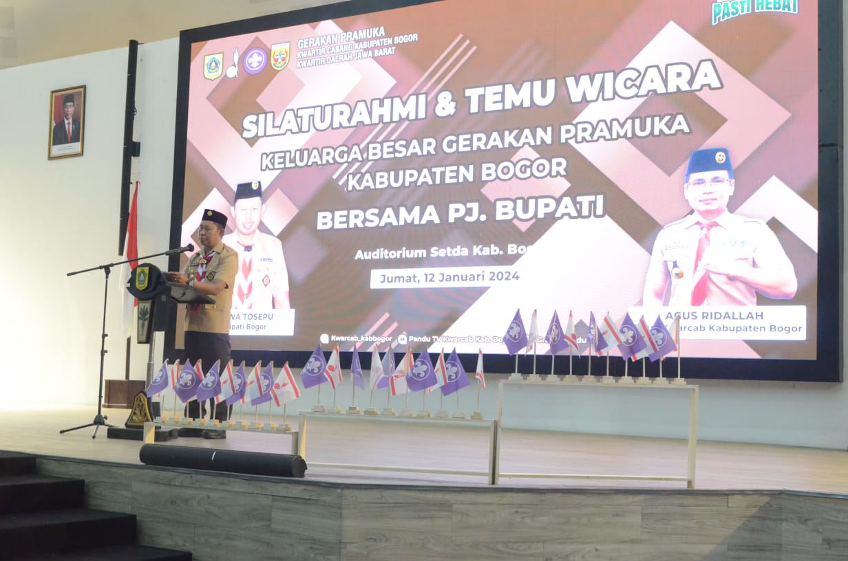 Pj Bupati Bogor, Asmawa Tosepu menemui anggota Gerakan Pramuka Kwarcab Kabupaten Bogor, di Ruang Auditorium Sekretariat Daerah Cibinong, Jumat (12/1/2024). ﻿