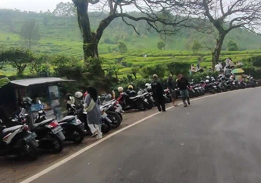 Suasana Jalur Puncak saat car free night berakhir Senin (1/1/2024) pagi. ARIFAL/RADAR BOGOR