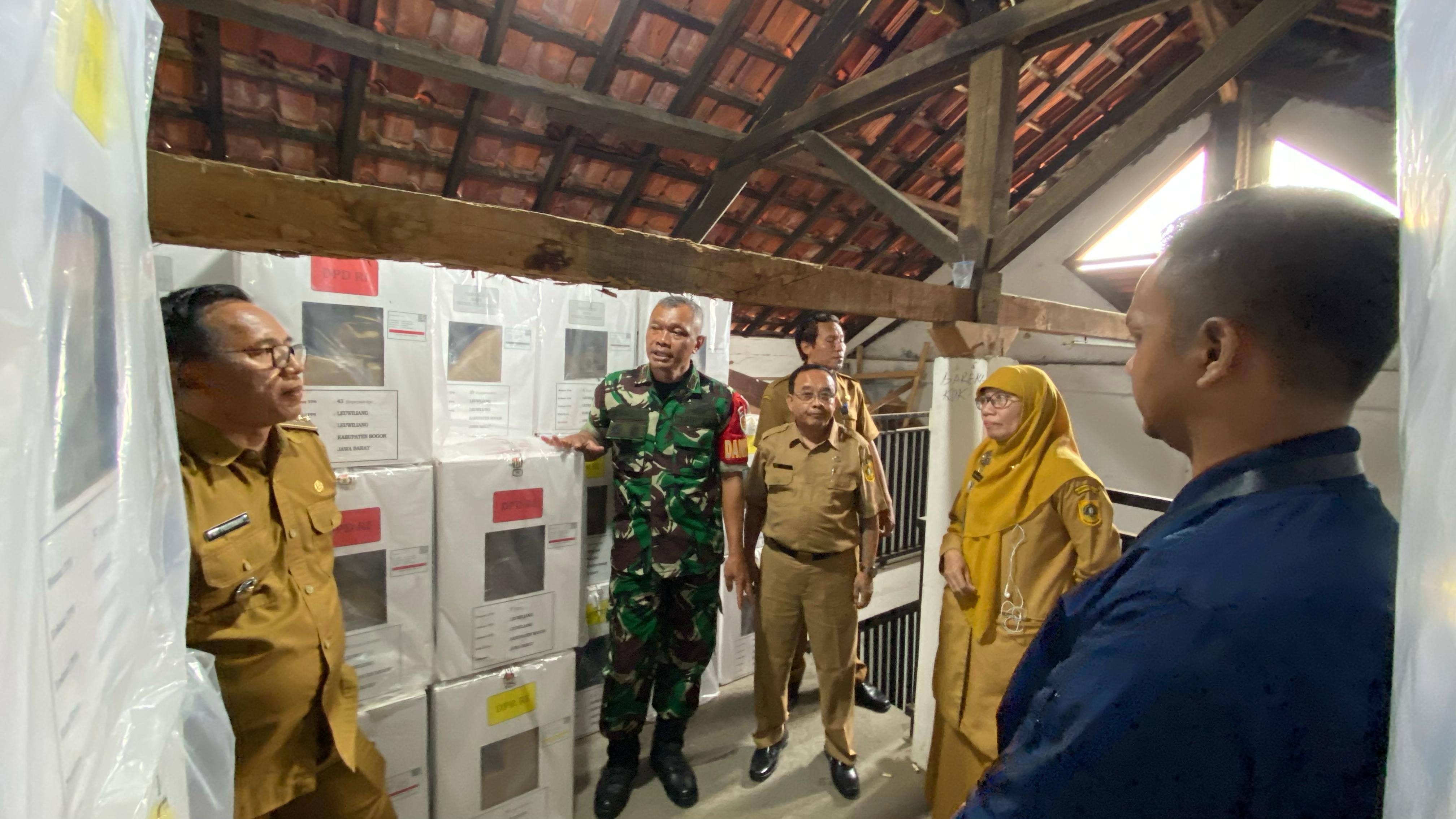 RSUD Leuwiliang terlibat dalam peninjauan logistik persiapan Pilpres dan Pileg 2024 di Desa Pabangbong, Kecamatan Leuwiliang, Kabupaten Bogor.