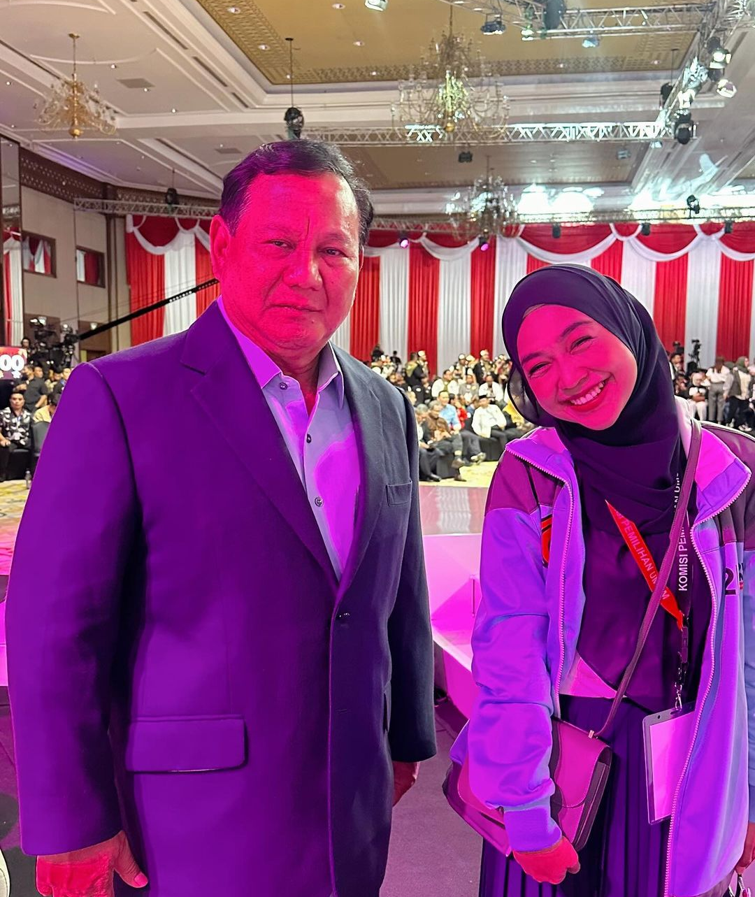 Ria Ricis Foto Bareng Capres Gemoy di Debat Pilpres 2024 (sumber: IG @riaricis1795)