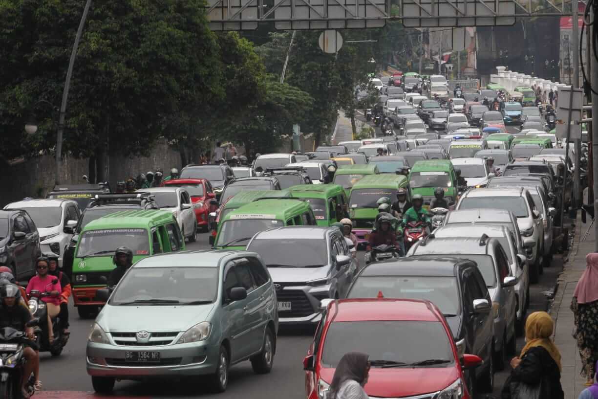 Situasi terkini kawasan SSA Jl Otista Kota Bogor terjadi kepadatan kendaraan yang memasuki Kota Bogor. SOFYANSYAH/RADAR BOGOR