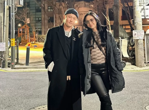 Potret Lyodra dan DK iKON di Korea / Sumber : Story Instagram Lyodra Ginting.