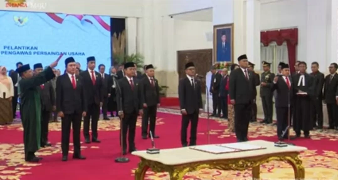 Presiden Jokowi lantik 9 anggota KPPU Periode 2023-2018 hari ini (18/1). (Istimewa/JawaPos.com)
