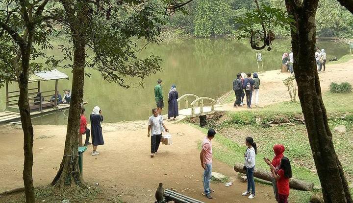 Telaga Warna Puncak, Kabupaten Bogor.
