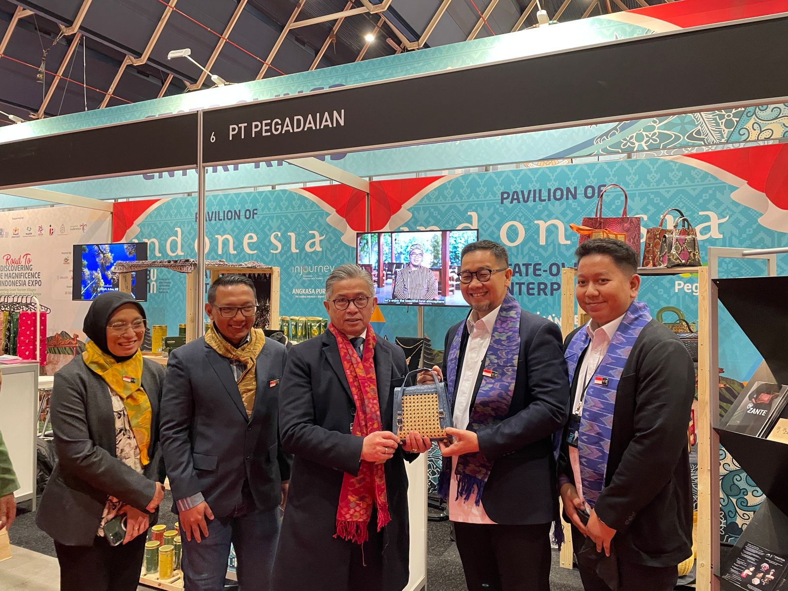 Desa Binaan Pegadaian dan UMKM unggulan pomosikan produk nya pada Pameran Travel Trade & Fair Vakantiebeurs 2024 di Jaarbeurs AL Utrecht, Netherlands
