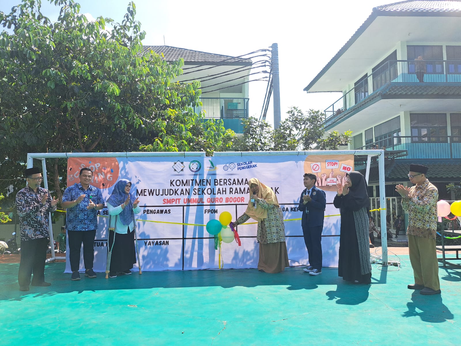 SMPIT Ummul Quro Bogor meluncurkan program Sekolah Ramah Anak di momen puncak Masa Pengenalan Lingkungan Sekolah (MPLS) semester genap pada Rabu (10/1/2024).﻿ REKA/RADAR BOGOR