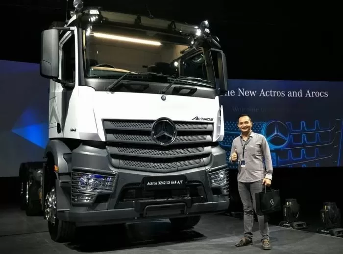 Pengusaha transportasi truk jasa logistik Tri Kusno Wibowo saat mengikuti pameran kendaraan niaga di Jakarta. (Istimewa)/sumber: jawapos.com