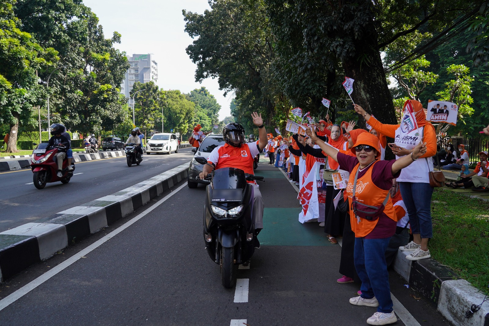 DPD Partai Keadilan Sejahtera (PKS) Kota Bogor menggelar kegiatan flashmob di simpang Lampu Merah Jambu Dua, Kecamatan Bogor Utara, Kota Bogor baru-baru ini.