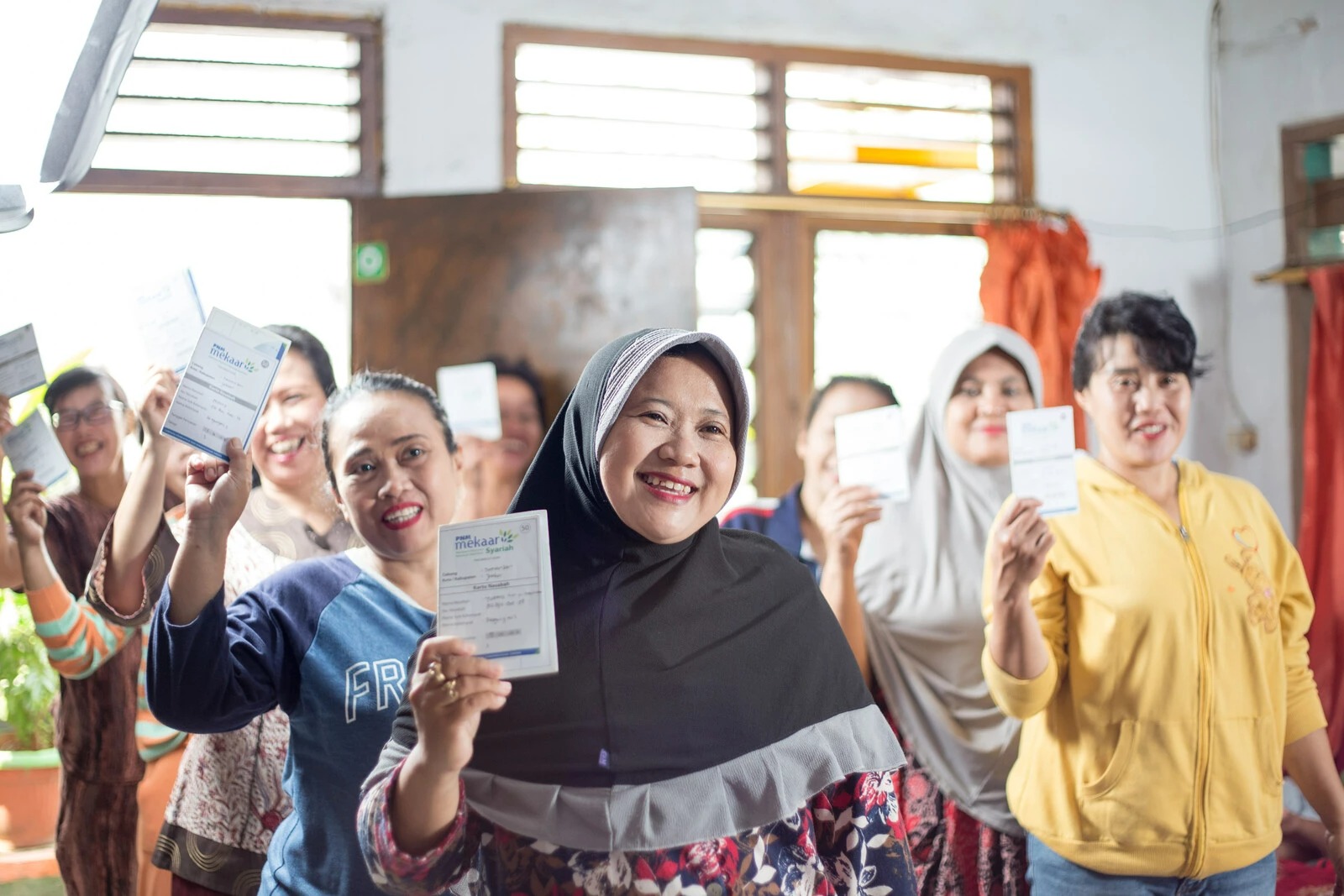 Akses permodalan merupakan salah satu aspek penting untuk mengembangkan usaha agar naik kelas. Tak terkecuali bagi para perempuan, di mana peran mereka besar.