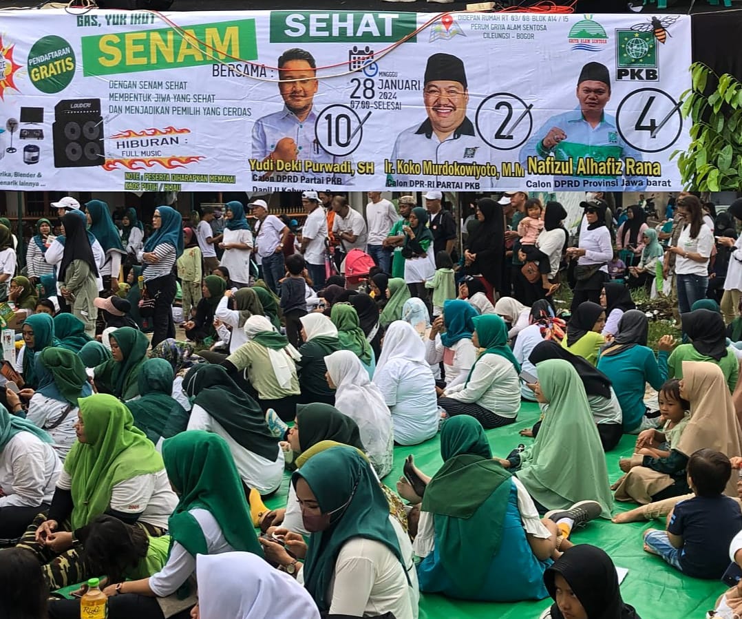 Caleg nomor urut 2 Dapil 5 Jawa Jawa Barat dari Partai PKB, Koko Murdokowiyoto menggelar senam sehat bersama warga Griya Alam Sentosa, Kecamatan Cileungsi, Kabupaten Bogor.