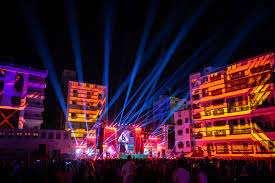 Pemerintah Saudi menggelar festival musik Balad Beast yang menarik perhatian. Balad Beast berlangsung di kawasan bersejarah distrik Al-Balad, Jeddah, Arab Saudi. Sumber: The shorty awards