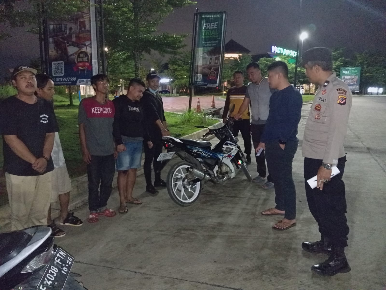 Salah satu motor yang menggunakan knalpot brong dirazia petugas Polsek Tenjo.