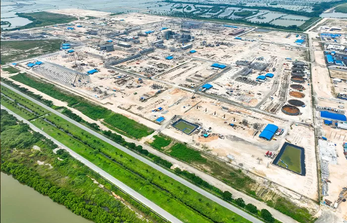 potret pembangunan Smelter Freeport di Java Integrated Industrial and Port Estate (JIIPE) Gresik (PT Freeport Indonesia)/sumber: jawapos.com