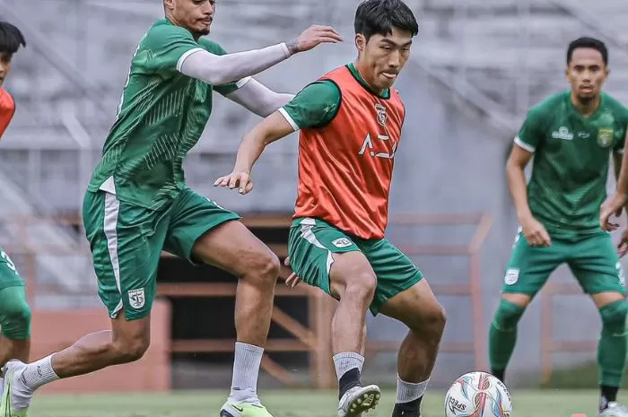 Song Ui-young kembali berlatih bersama Persebaya Surabaya di bawah asuhan Paul Munster setelah pulis dari cederanya. (Persebaya/Sumber: JawaPos.com)