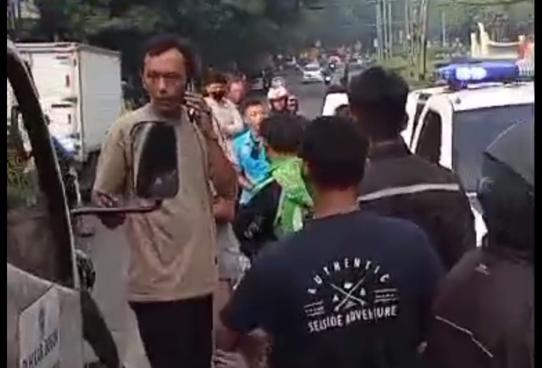 Tangkapan layar kecelakaan truk sampah di Dramaga, Bogor.