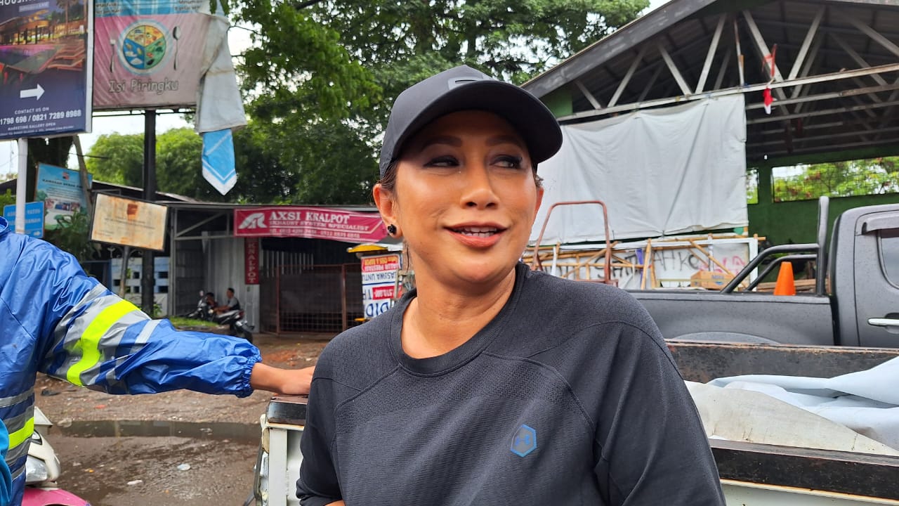 Kepala Pekerjaan Umum dan Penataan Ruang (PUPR) Kota Bogor Rena Da Frina angkat suara terkait dinding sebelah kiri Jembatan Otista yang mengalami kerusakan.