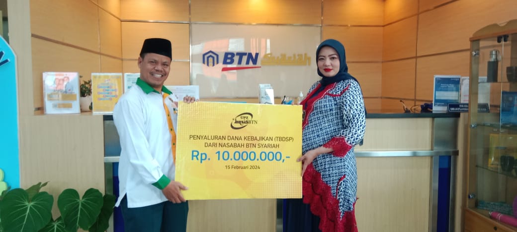 Penyerahan dana kebajikan nasbabah dari BTN Syarihan secara simbolis kepada Baznas Kota Bogor, di Kantor BTN Syariah Jl Jendral Sudirman No.1 Pabaton, Bogor Tengah, Kota Bogor, 15 Februari 2024.